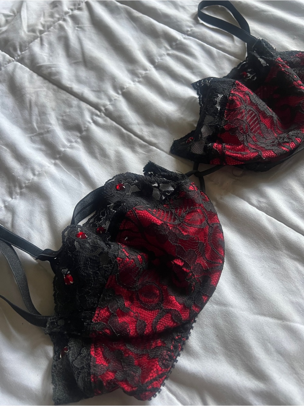 BLACK AND RED VINTAGE LACE BALCONETTE BRA WITH GEMS - Picture 5 of 9